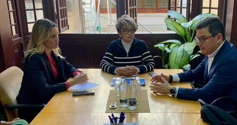 Reunión de los nacionalistas con la presidenta de la Patronal de la Construcción de Las Palmas, Salud Gil/TA.